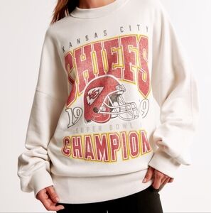 Abercrombie & Fitch Cream Chiefs Graphic Sweater